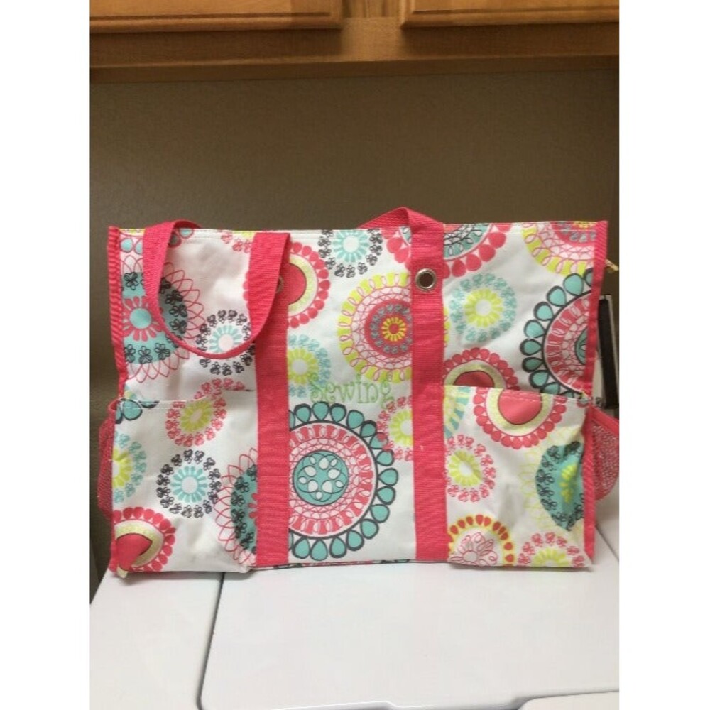 INVENTORY REDUCTION SALE. Whimsical Pattern Large Thirty One Bag NB